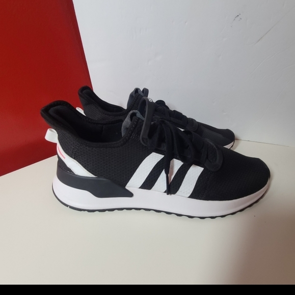 Like new adidas runing shoes size 11 - Picture 3 of 8